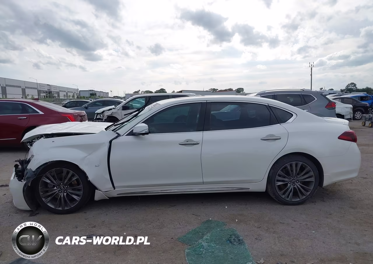 2018 Infiniti Q70L 3.7 Luxe VIN:JN1BY1PP9JM330159 - 13