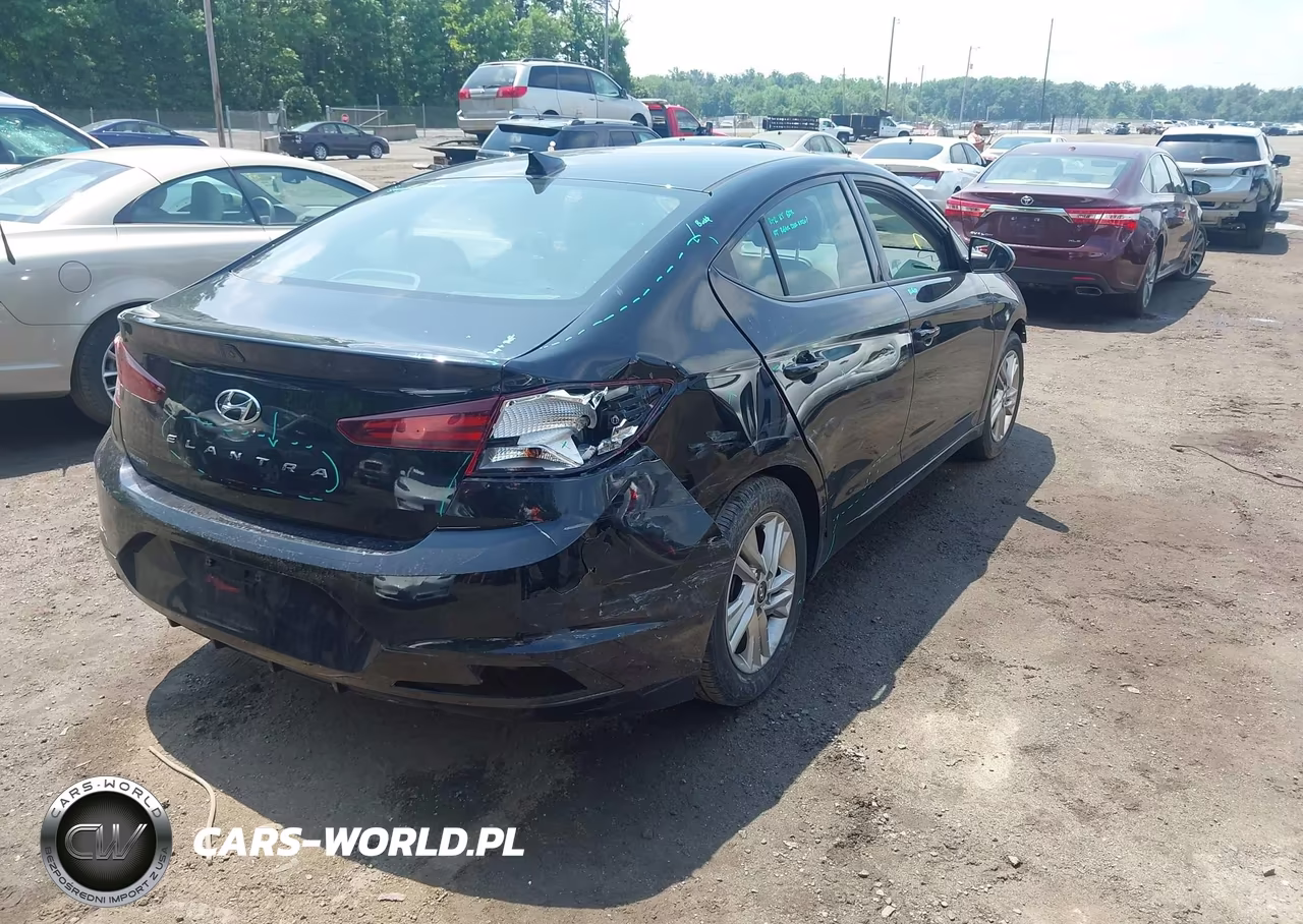 2020 Hyundai Elantra Sel VIN:5NPD84LF7LH561143 - 4