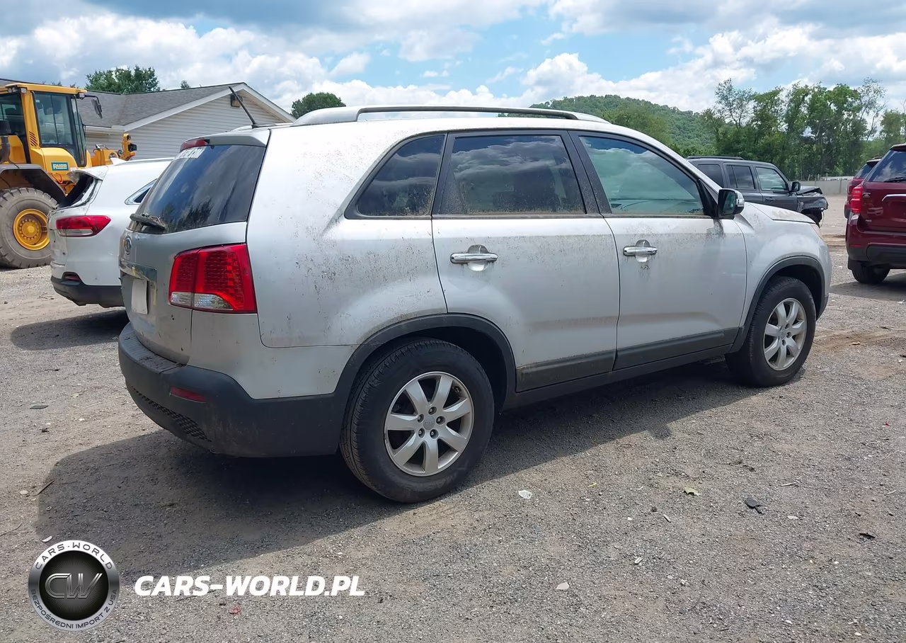 2012 Kia Sorento Lx VIN:5XYKT3A60CG224856 - 4