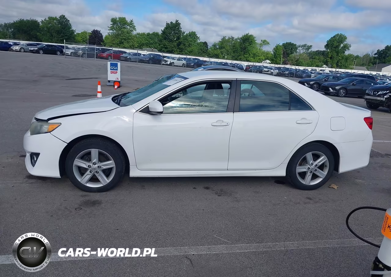 2014 Toyota Camry Se VIN:4T1BF1FK4EU332640 - 14