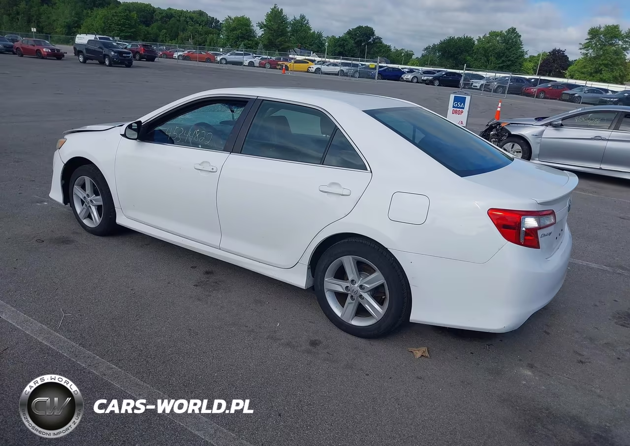 2014 Toyota Camry Se VIN:4T1BF1FK4EU332640 - 3