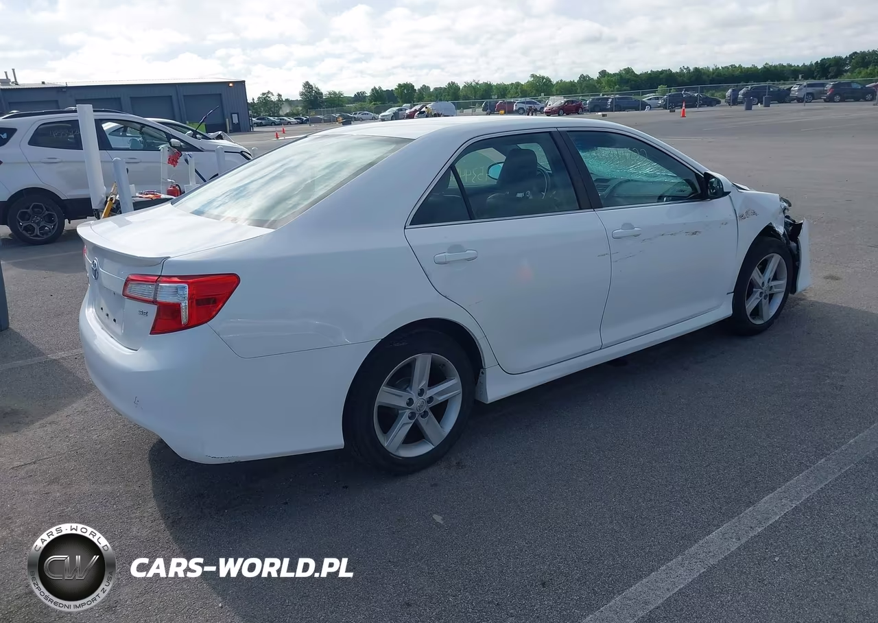 2014 Toyota Camry Se VIN:4T1BF1FK4EU332640 - 4