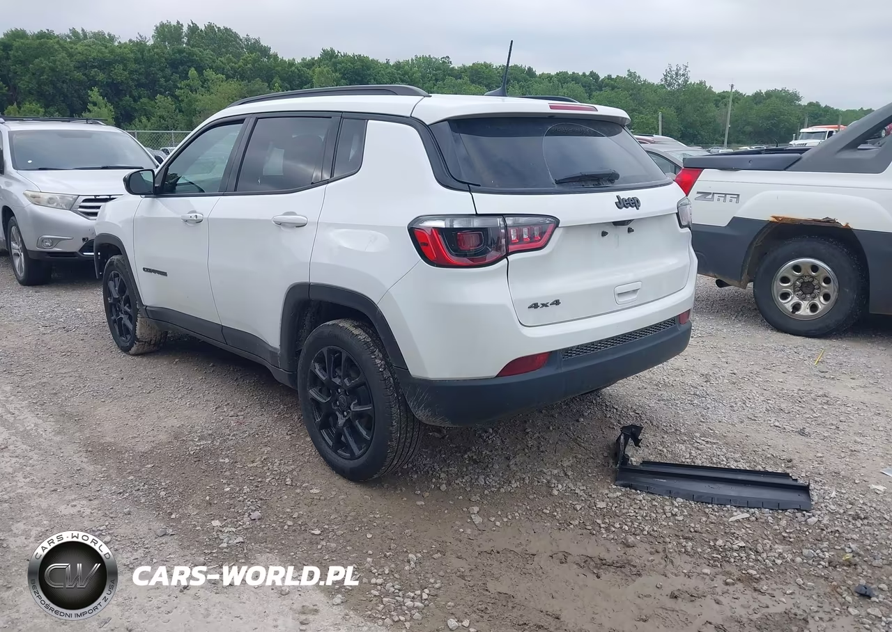 2025 Jeep Compass Latitude 4X4 VIN:3C4NJDBN0ST515315 - 3