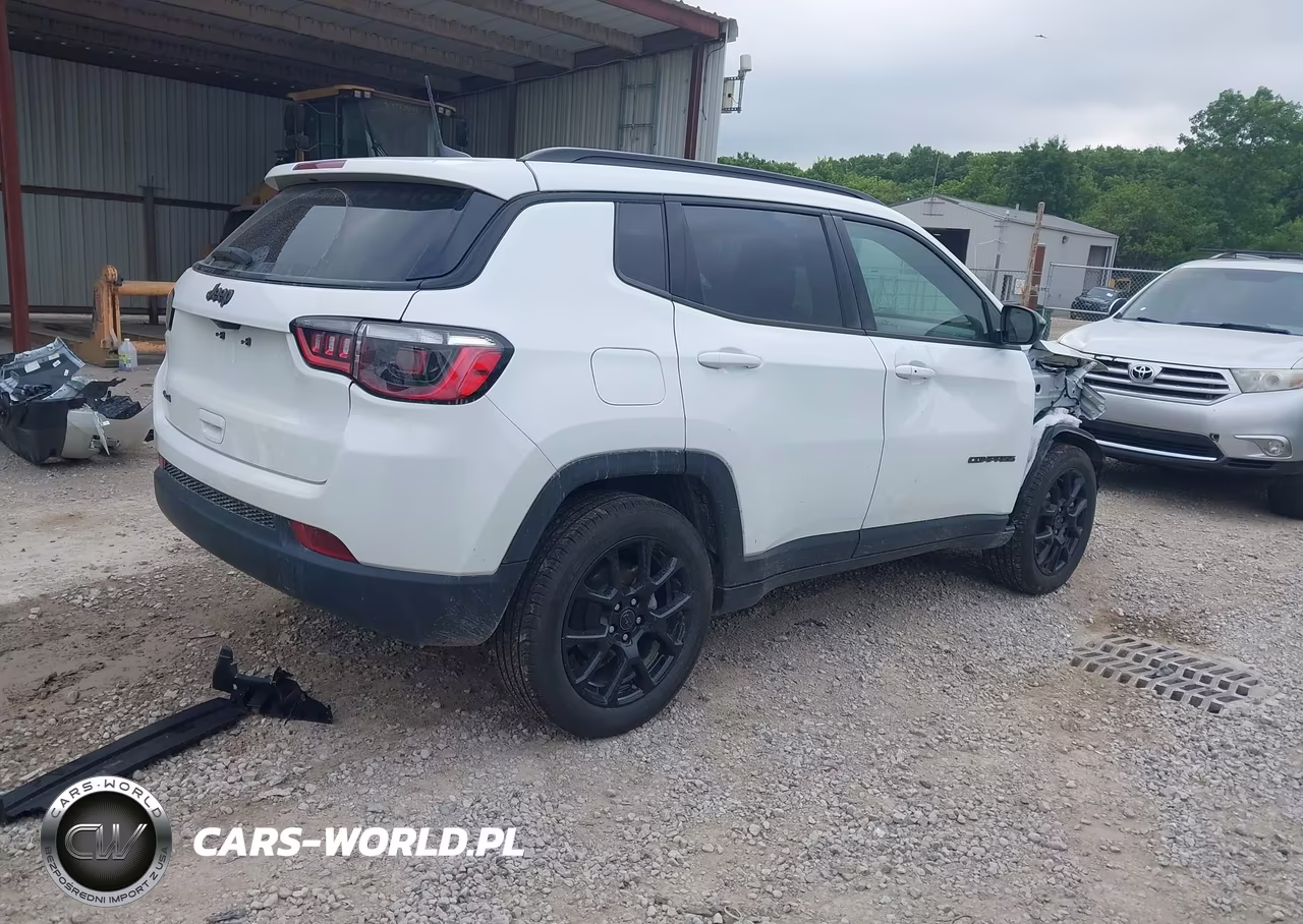 2025 Jeep Compass Latitude 4X4 VIN:3C4NJDBN0ST515315 - 4