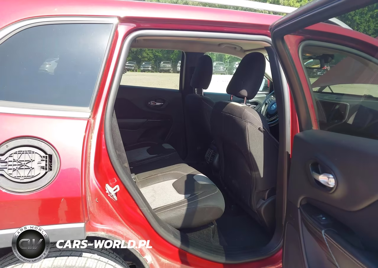 2014 Jeep Cherokee Latitude VIN:1C4PJLCB9EW154706 - 8