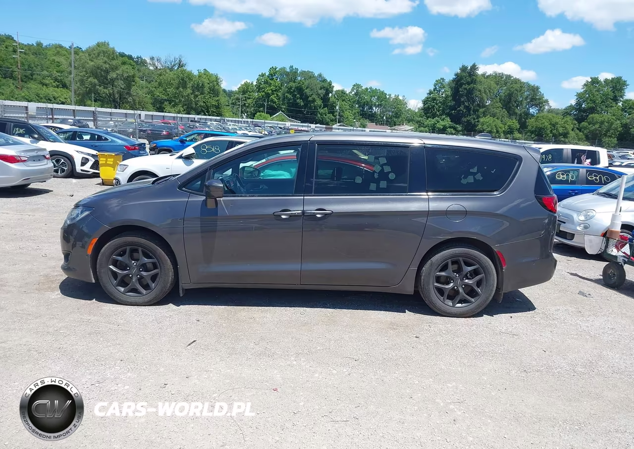 2019 Chrysler Pacifica Touring Plus VIN:2C4RC1FGXKR508011 - 14
