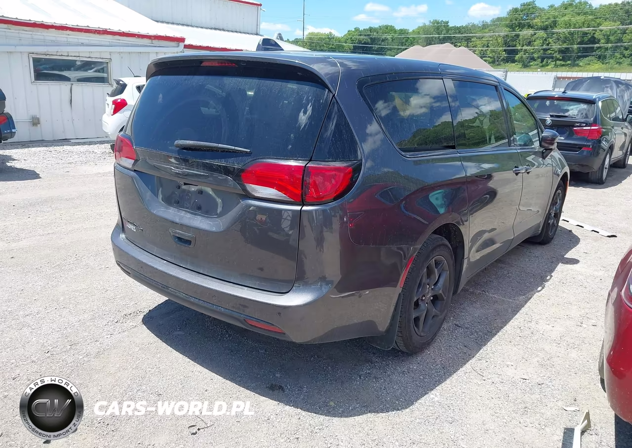 2019 Chrysler Pacifica Touring Plus VIN:2C4RC1FGXKR508011 - 4
