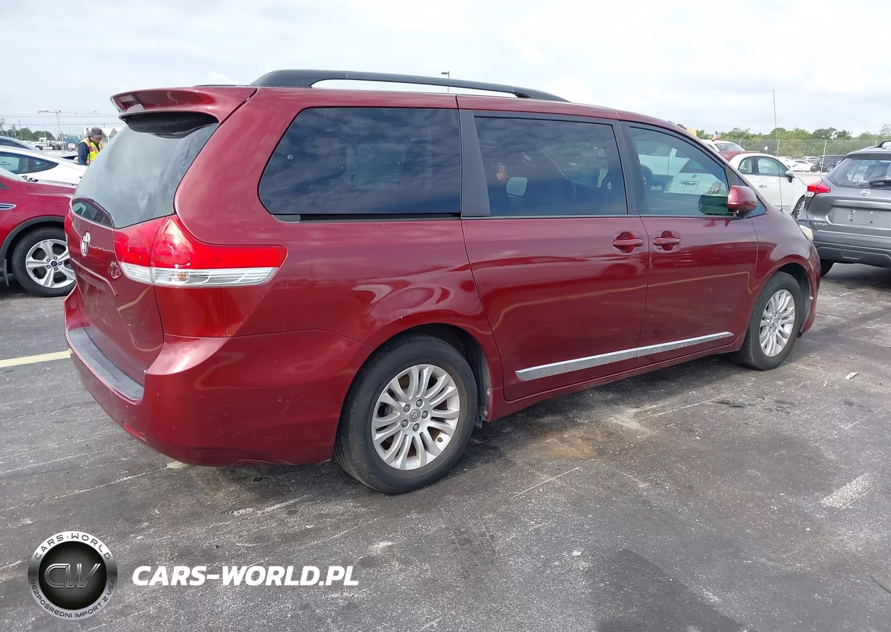 2013 Toyota Sienna Xle V6 8 Passenger VIN:5TDYK3DC8DS377259 - 4