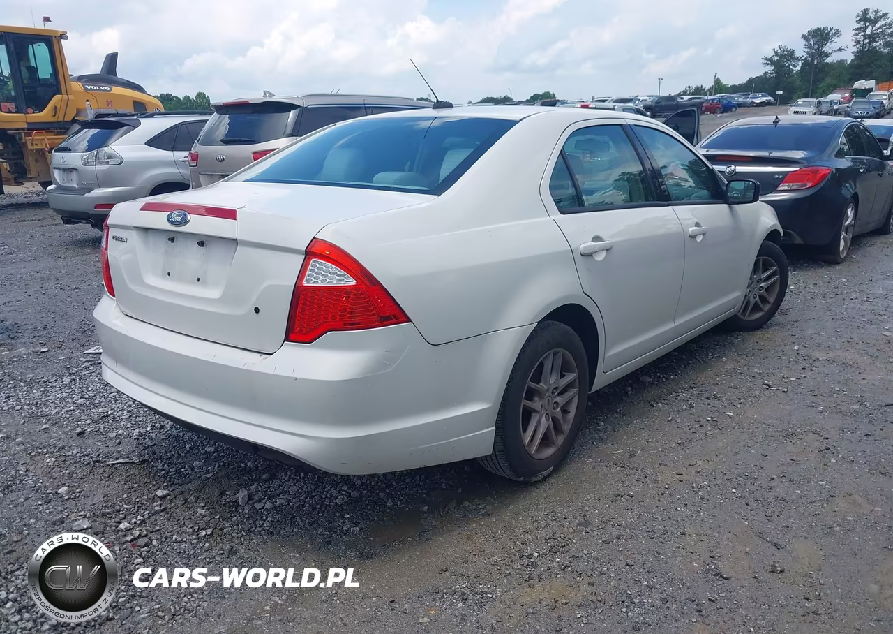 2011 Ford Fusion S VIN:3FAHP0GA3BR249740 - 4