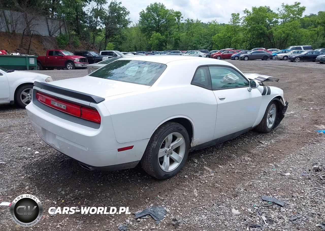 2014 Dodge Challenger Sxt VIN:2C3CDYAG2EH126864 - 4