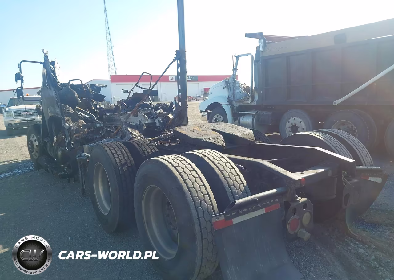 2010 Freightliner Conventional St120 VIN:1FUJBBDR2ADAP2696 - 3