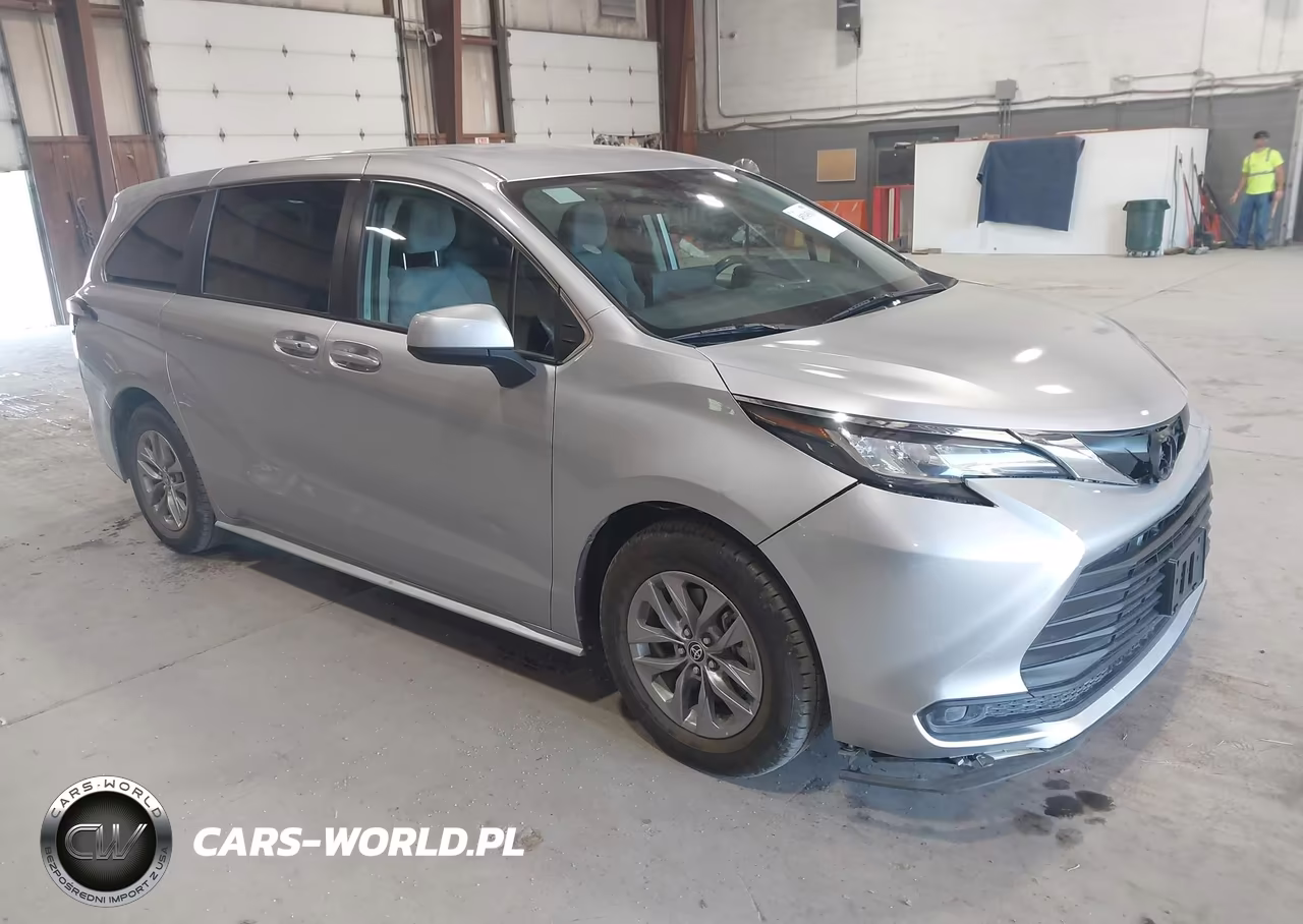 2022 Toyota Sienna Le – zdjęcie 1 z 16