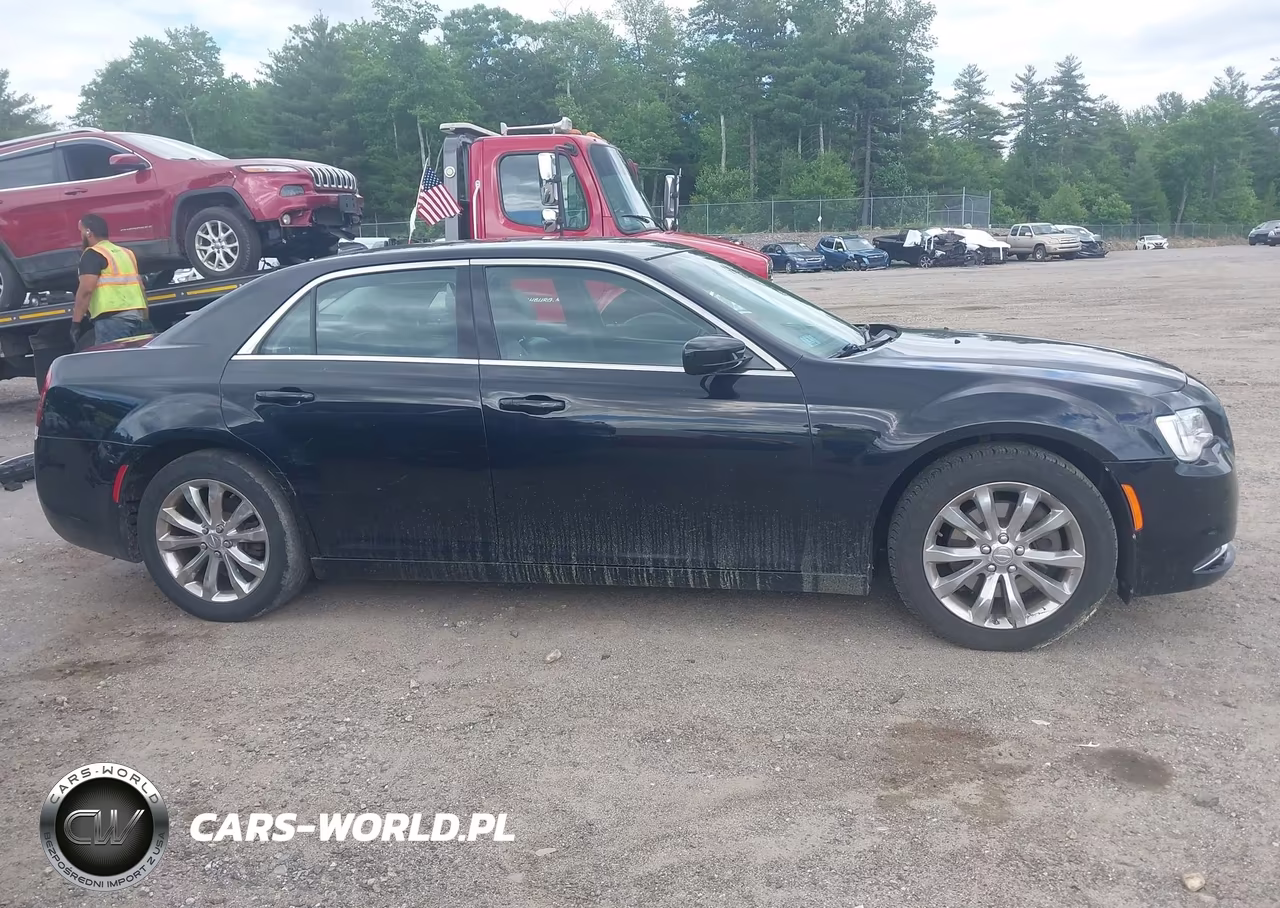 2016 Chrysler 300 Limited VIN:2C3CCARG1GH344196 - 14