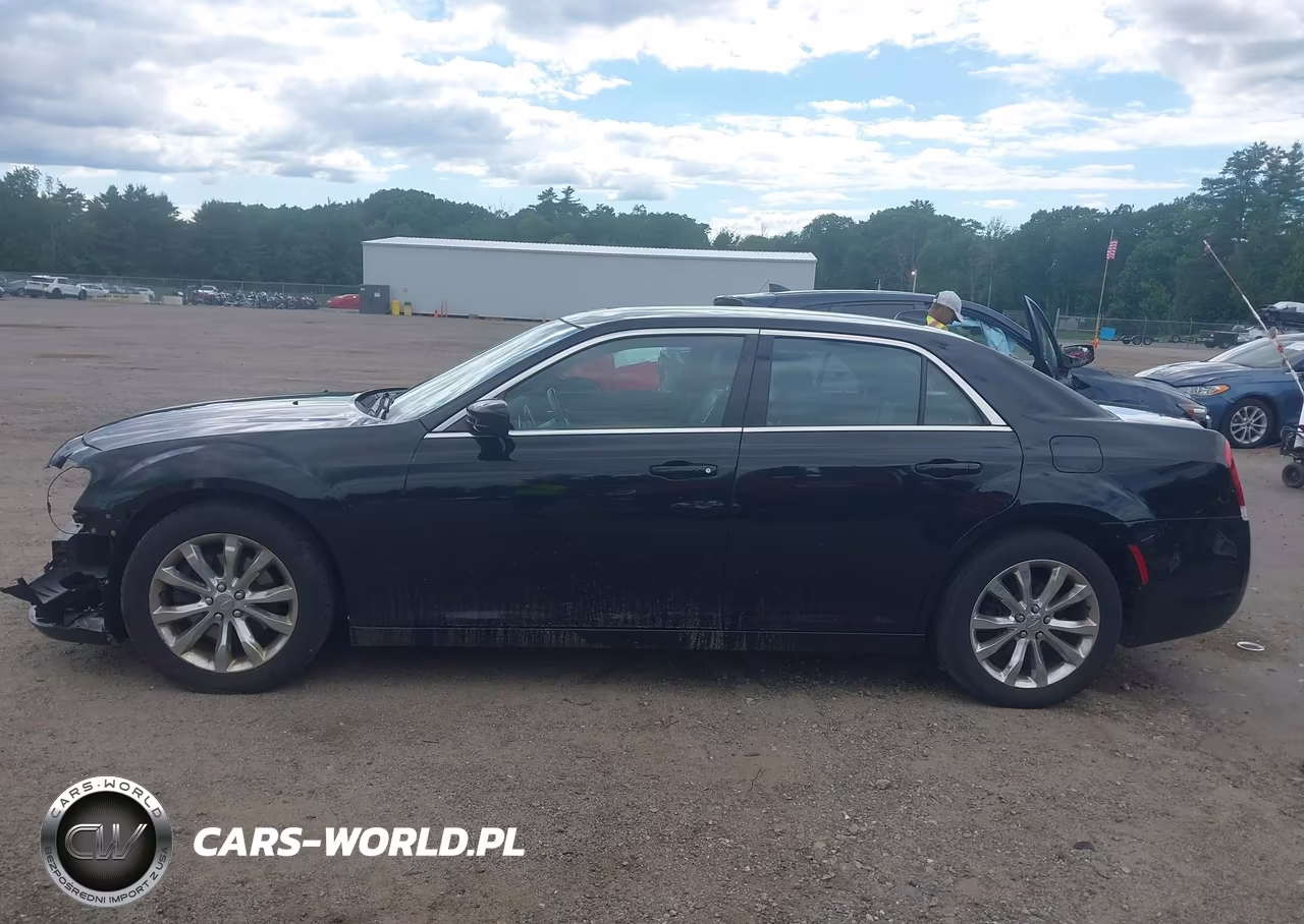 2016 Chrysler 300 Limited VIN:2C3CCARG1GH344196 - 15