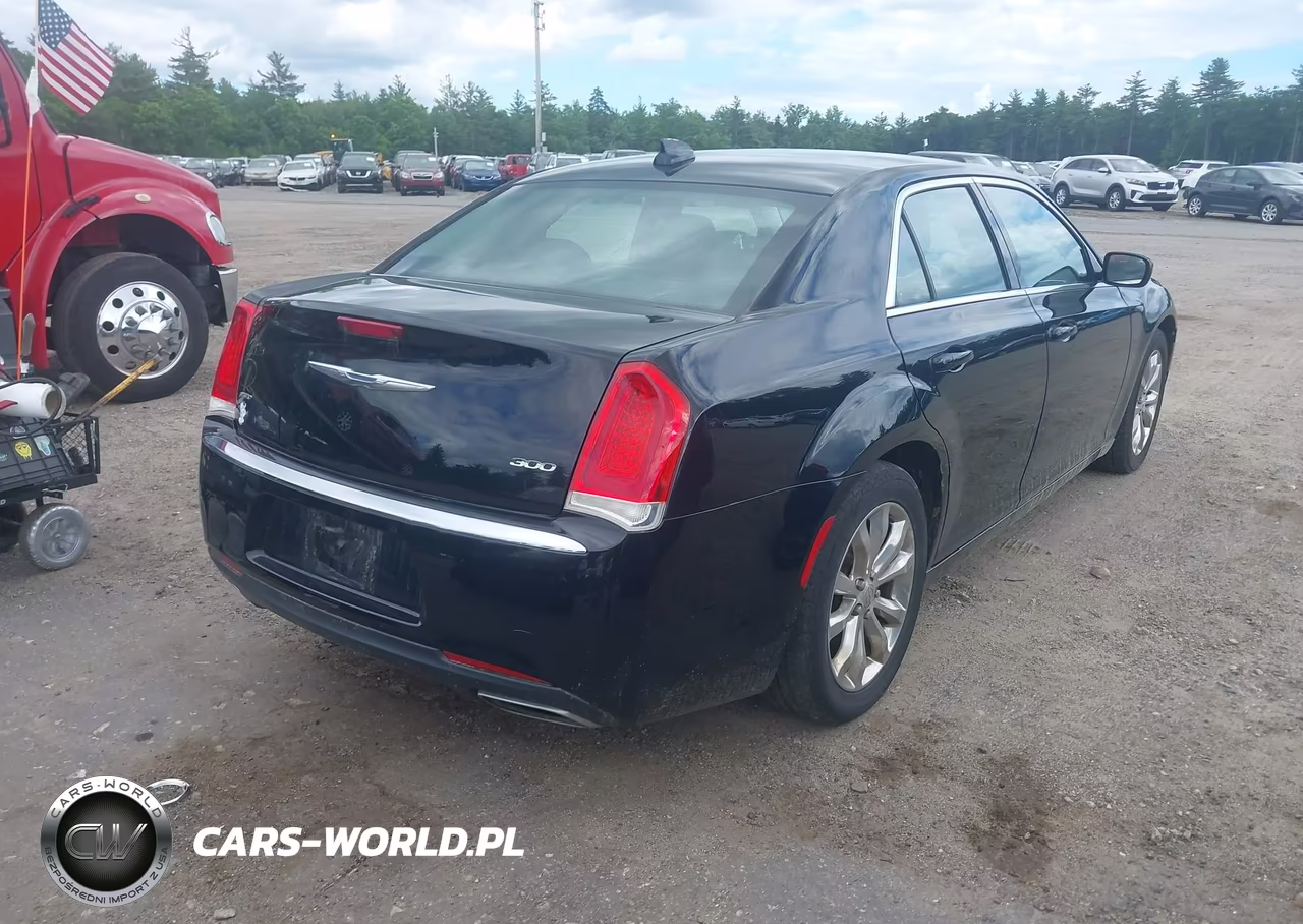 2016 Chrysler 300 Limited VIN:2C3CCARG1GH344196 - 4