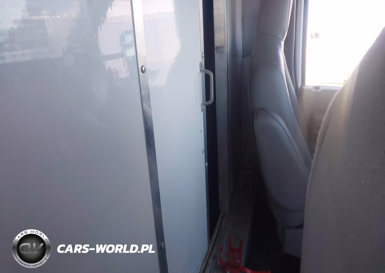 2017 Ford E-350 Cutaway VIN:1FDWE3FS4HDC34034 - 8