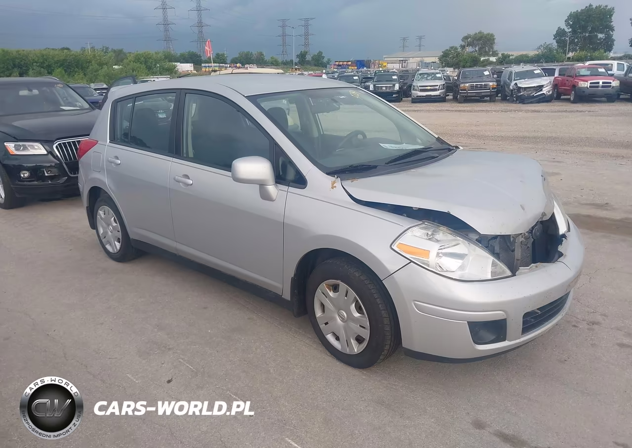 2012 Nissan Versa 1.8 S – zdjęcie 1 z 11