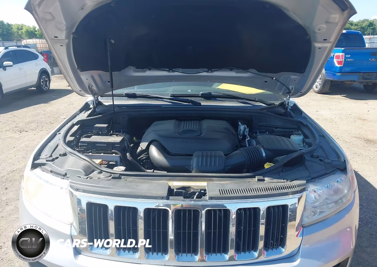 2011 Jeep Grand Cherokee Laredo VIN:1J4RR4GG1BC546101 - 10