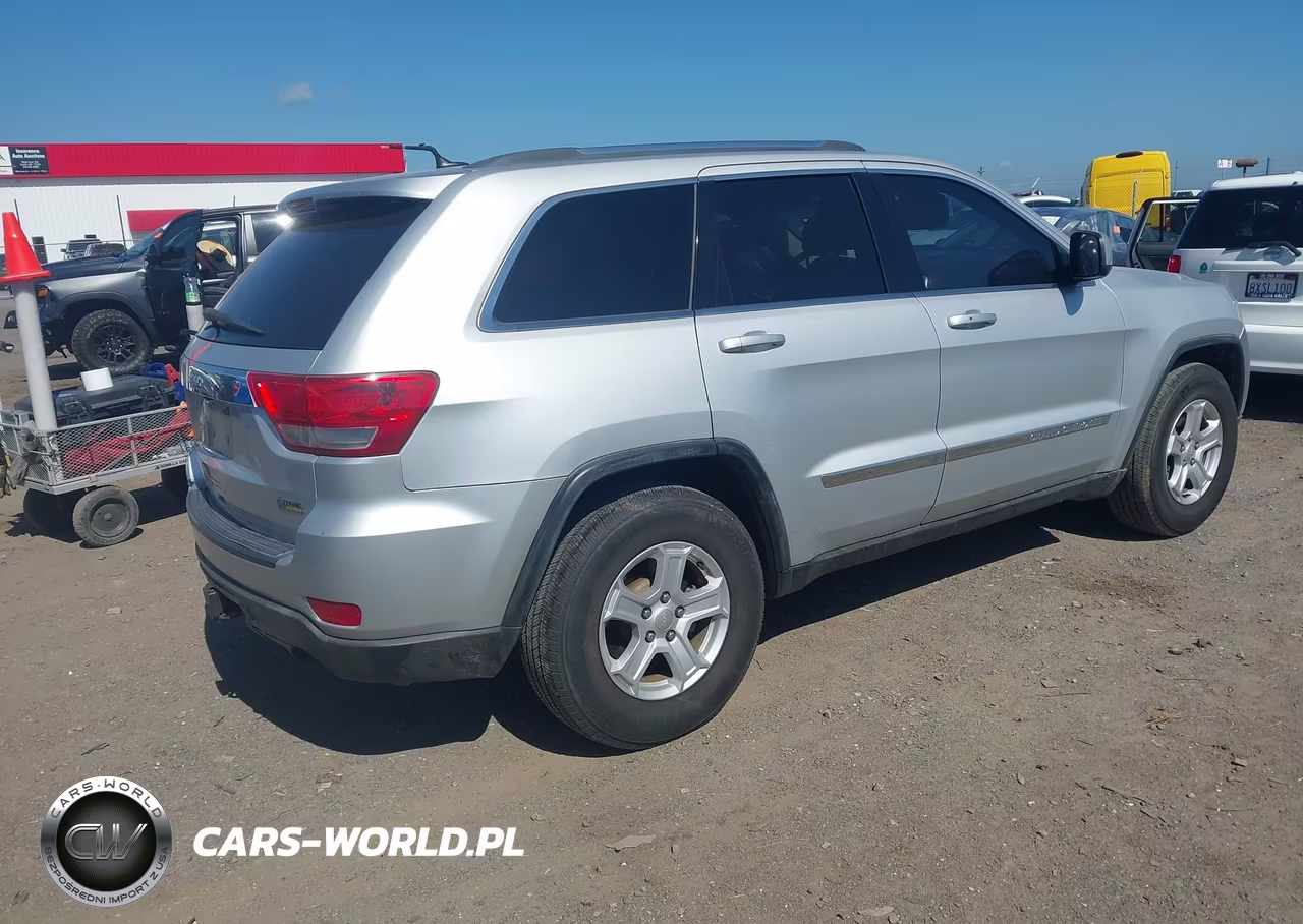 2011 Jeep Grand Cherokee Laredo VIN:1J4RR4GG1BC546101 - 4