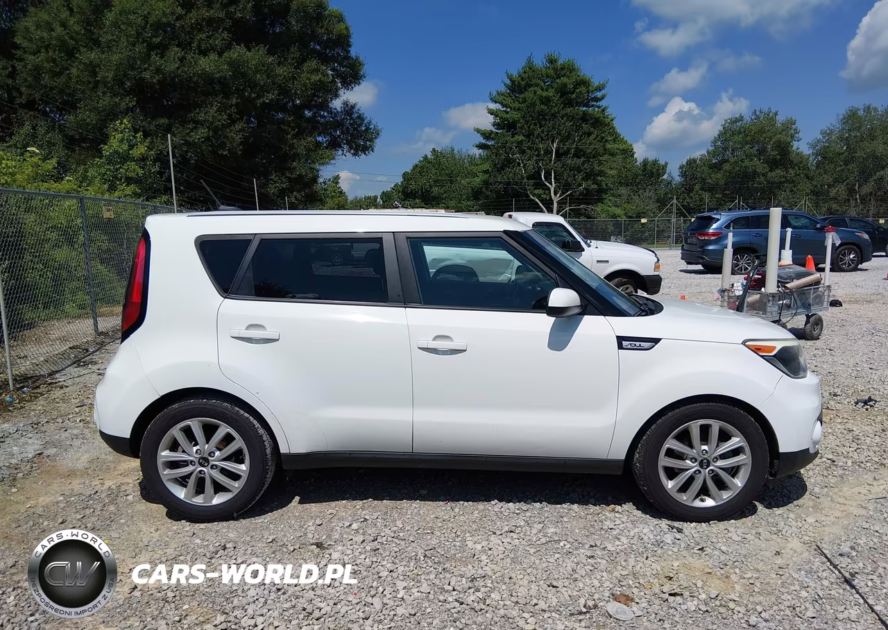 2018 Kia Soul + VIN:KNDJP3A52J7902606 - 13