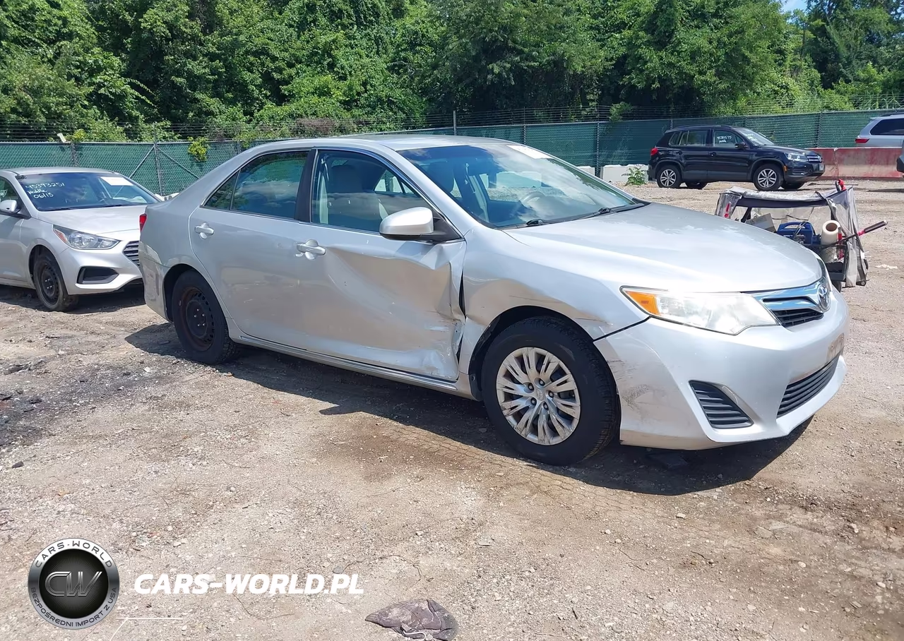 2012 Toyota Camry Le – zdjęcie 1 z 12