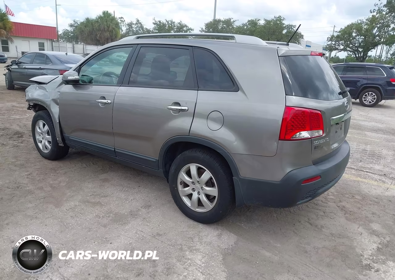 2011 Kia Sorento Lx VIN:5XYKT4A18BG085987 - 3