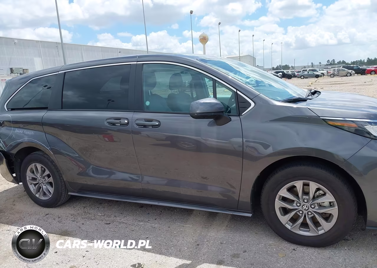 2025 Toyota Sienna Le VIN:5TDKRKEC6SS225214 - 13