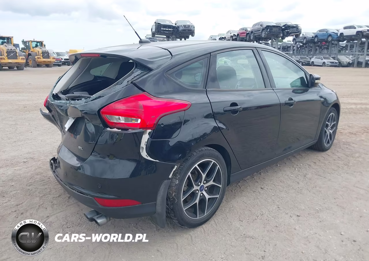 2017 Ford Focus Sel VIN:1FADP3M23HL307947 - 4