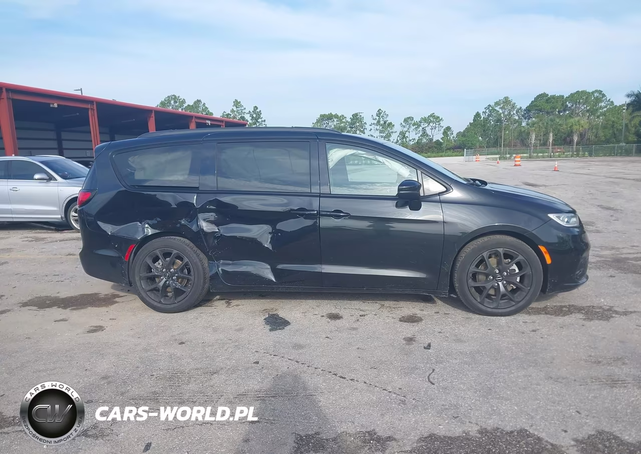 2023 Chrysler Pacifica Touring L VIN:2C4RC1BG8PR507906 - 13