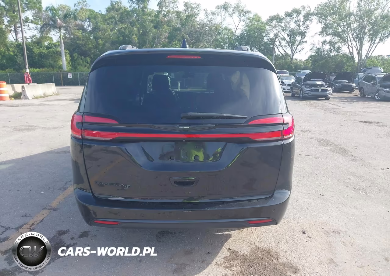 2023 Chrysler Pacifica Touring L VIN:2C4RC1BG8PR507906 - 16