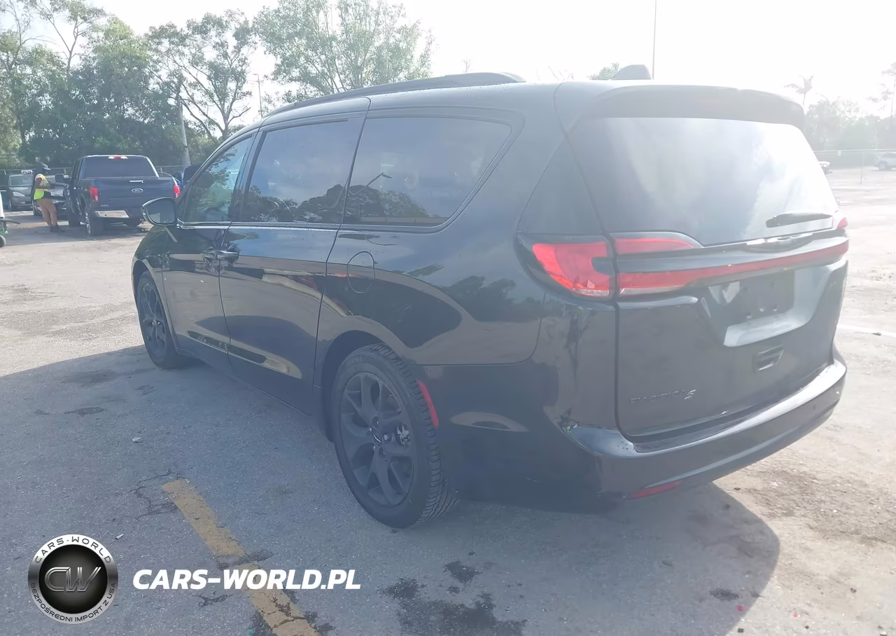 2023 Chrysler Pacifica Touring L VIN:2C4RC1BG8PR507906 - 3
