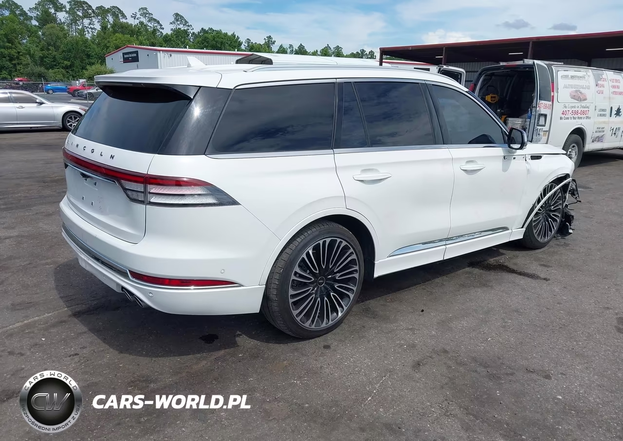 2020 Lincoln Aviator Black Label VIN:5LM5J9XC4LGL05660 - 4
