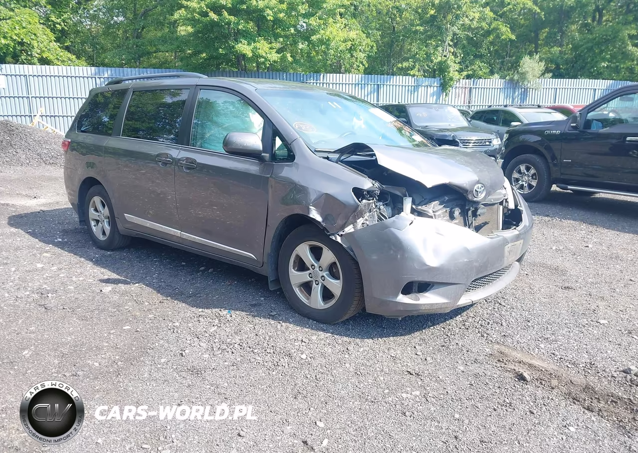 2016 Toyota Sienna Le 8 Passenger
