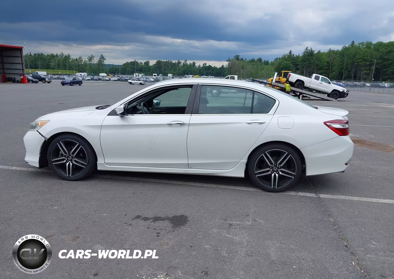2017 Honda Accord Sport VIN:1HGCR2F5XHA049537 - 14