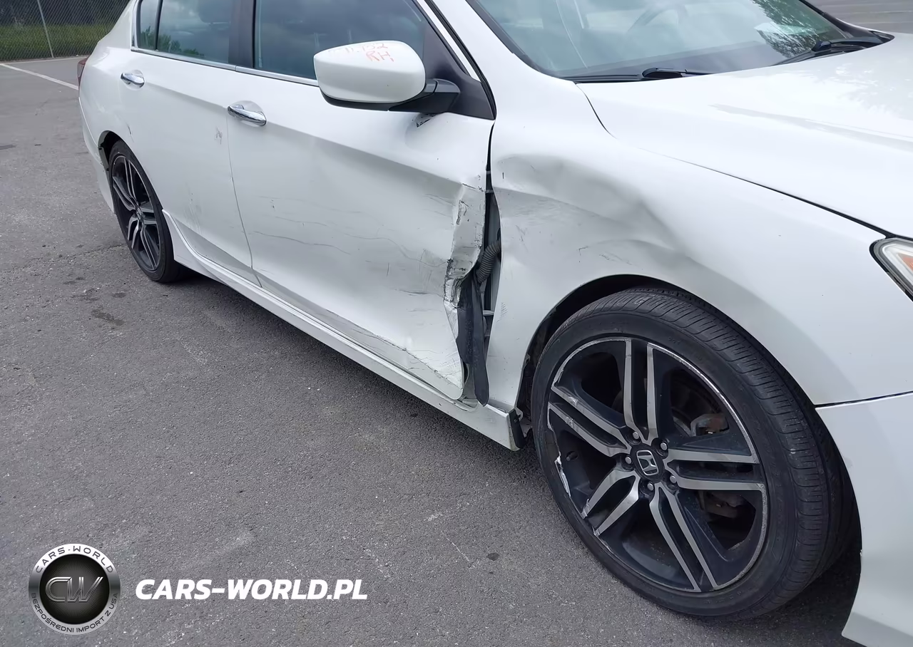 2017 Honda Accord Sport VIN:1HGCR2F5XHA049537 - 18