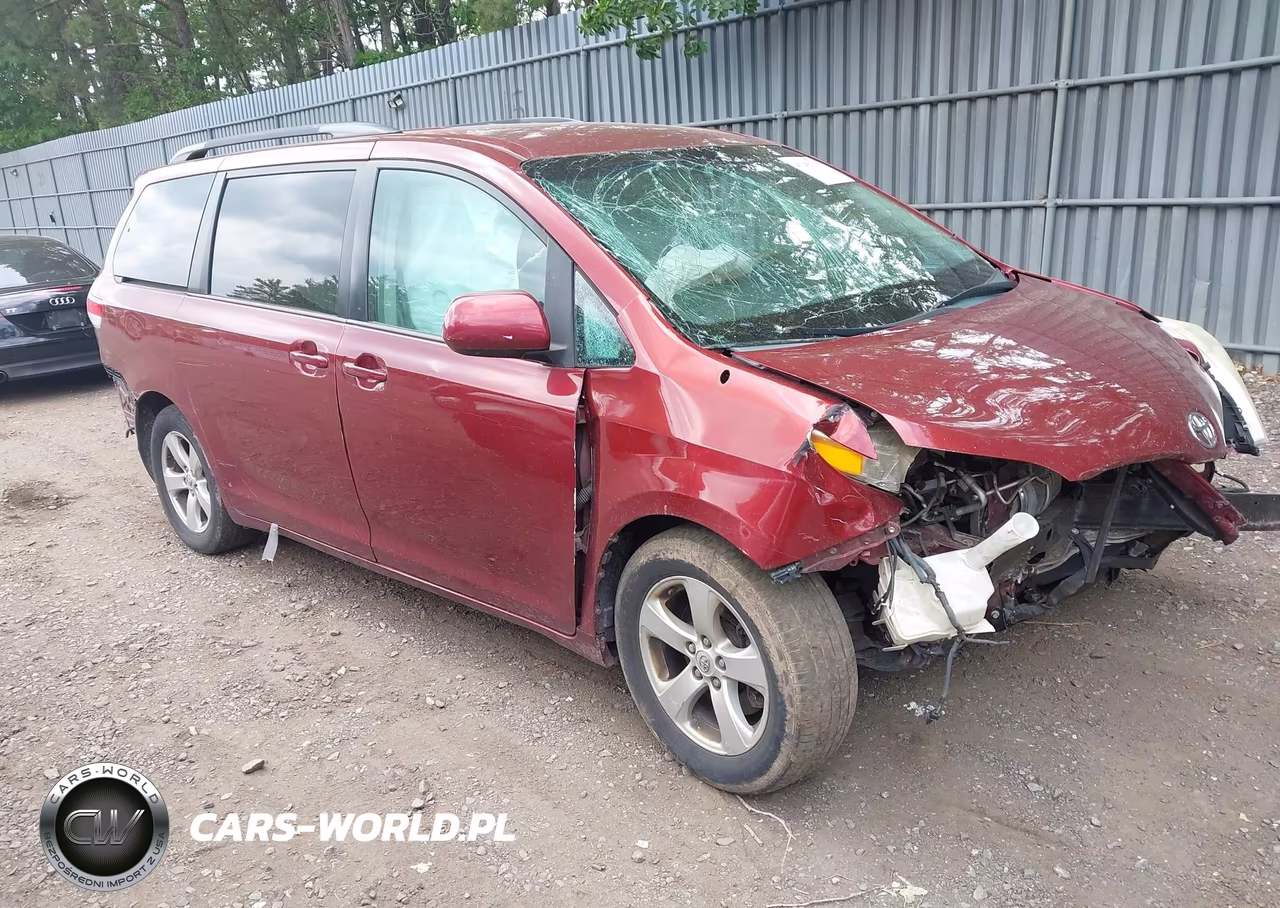 2013 Toyota Sienna Le V6 8 Passenger – zdjęcie 1 z 16