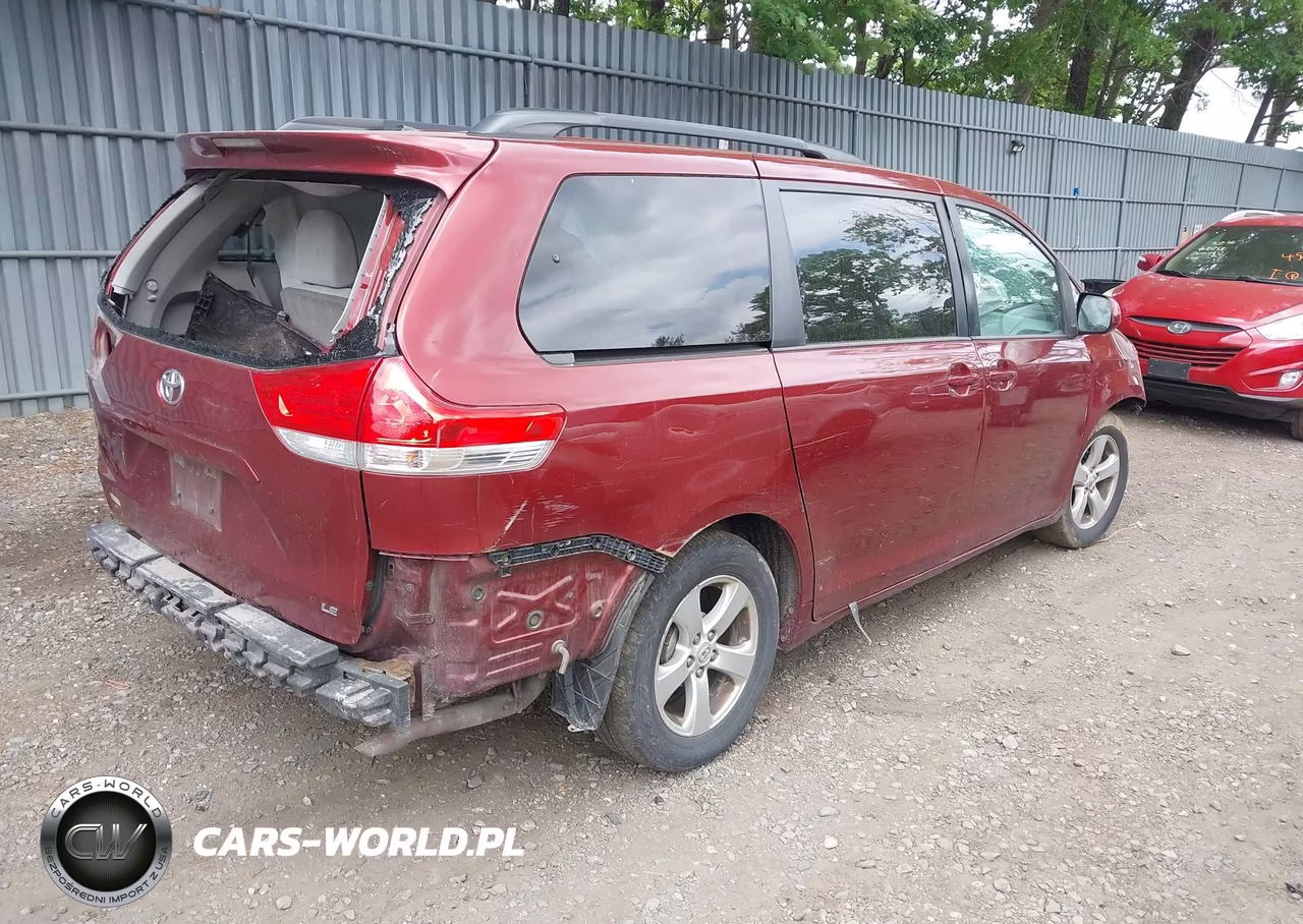 2013 Toyota Sienna Le V6 8 Passenger VIN:5TDKK3DC4DS336519 - 4
