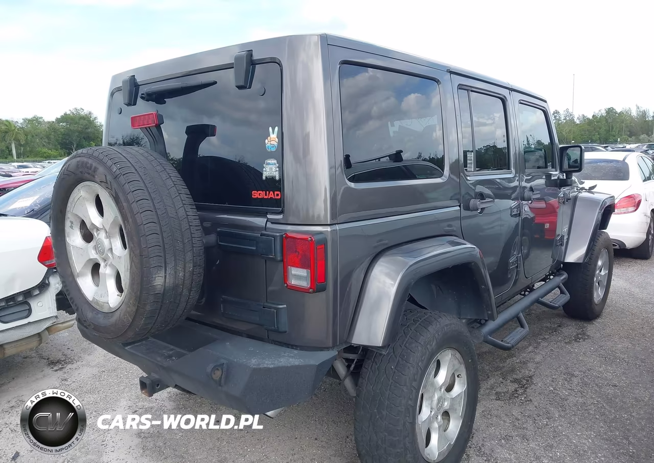 2016 Jeep Wrangler Unlimited Sahara VIN:1C4HJWEG4GL242680 - 4