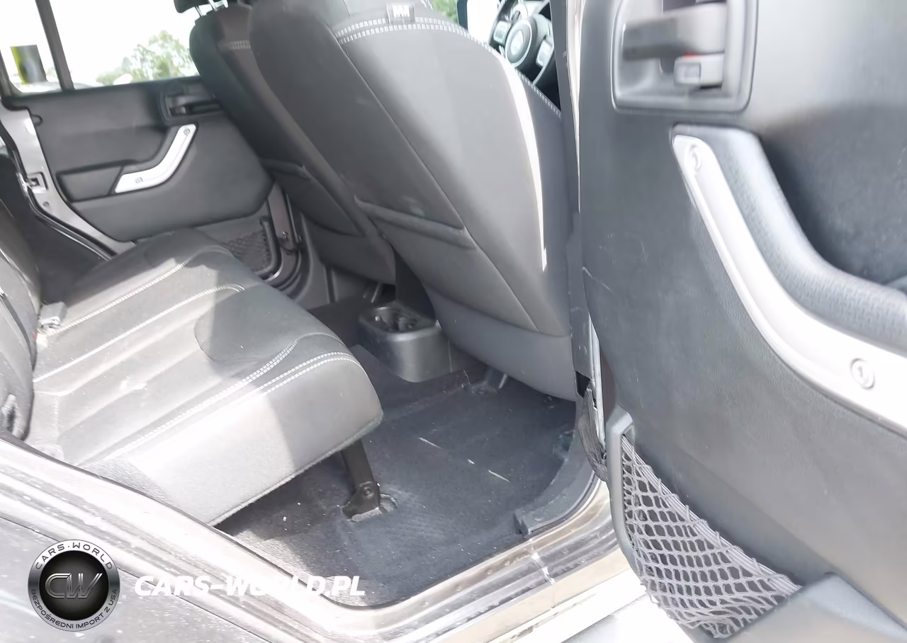 2016 Jeep Wrangler Unlimited Sahara VIN:1C4HJWEG4GL242680 - 8