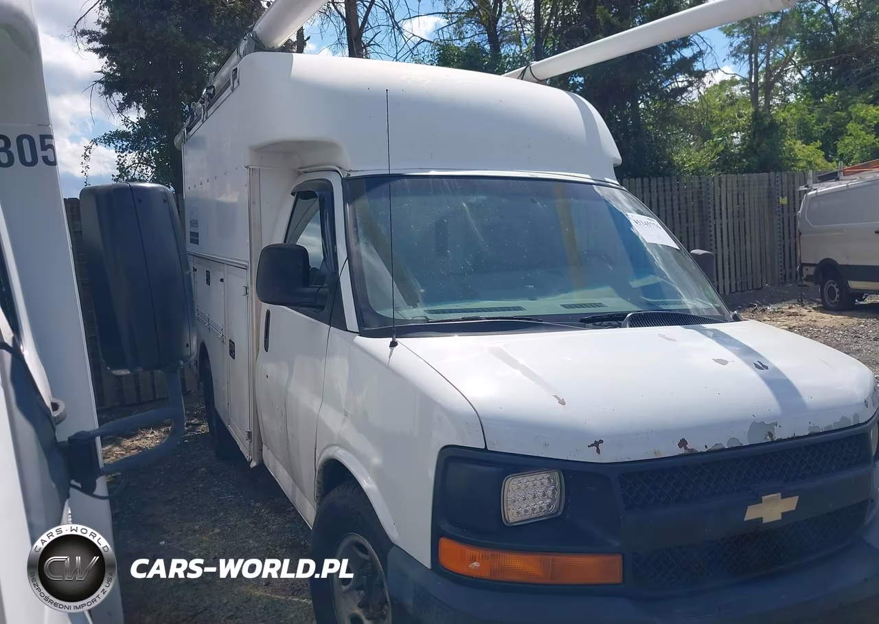 2008 Chevrolet Express Cutaway Work Van – zdjęcie 1 z 15