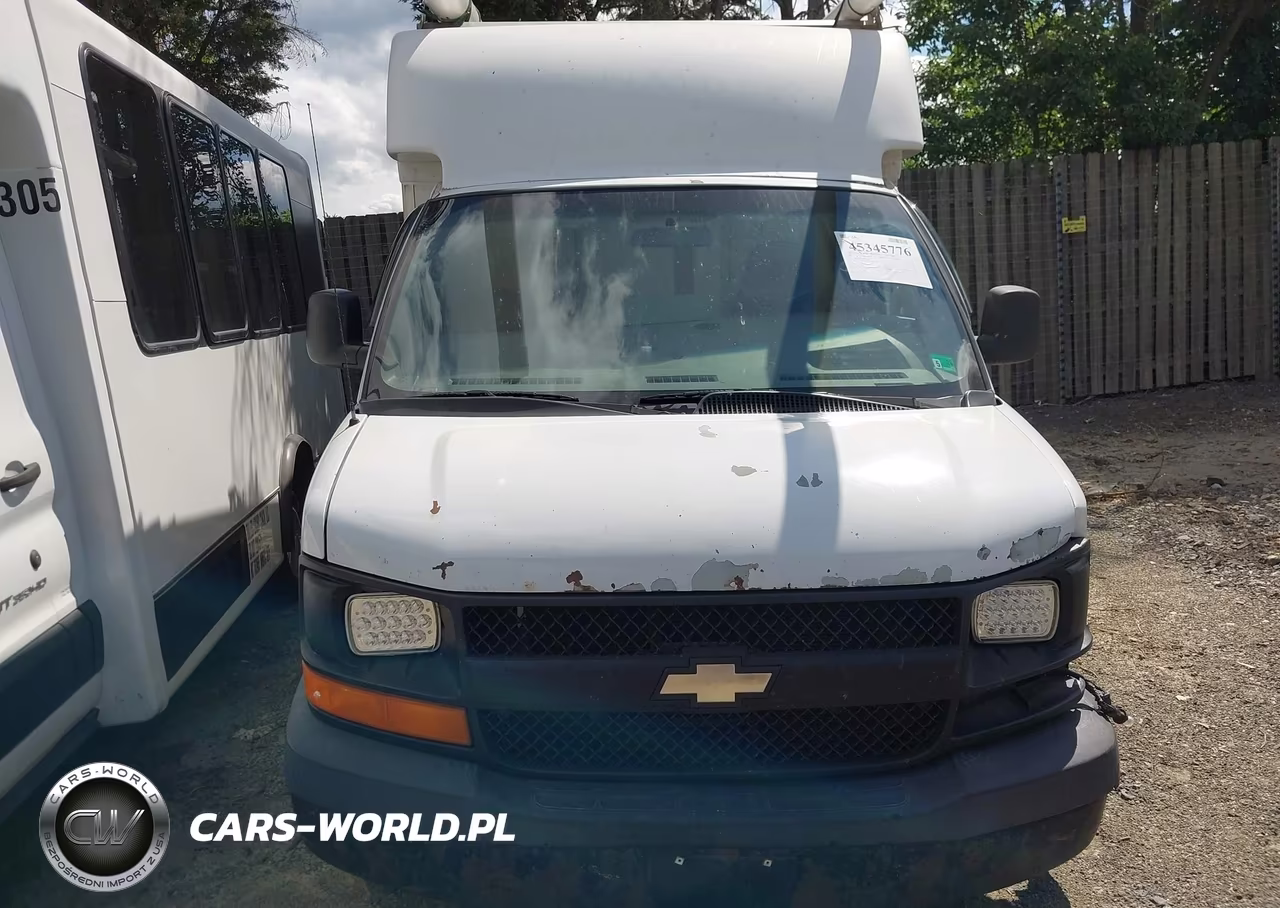 2008 Chevrolet Express Cutaway Work Van VIN:1GBHG31K681106043 - 12