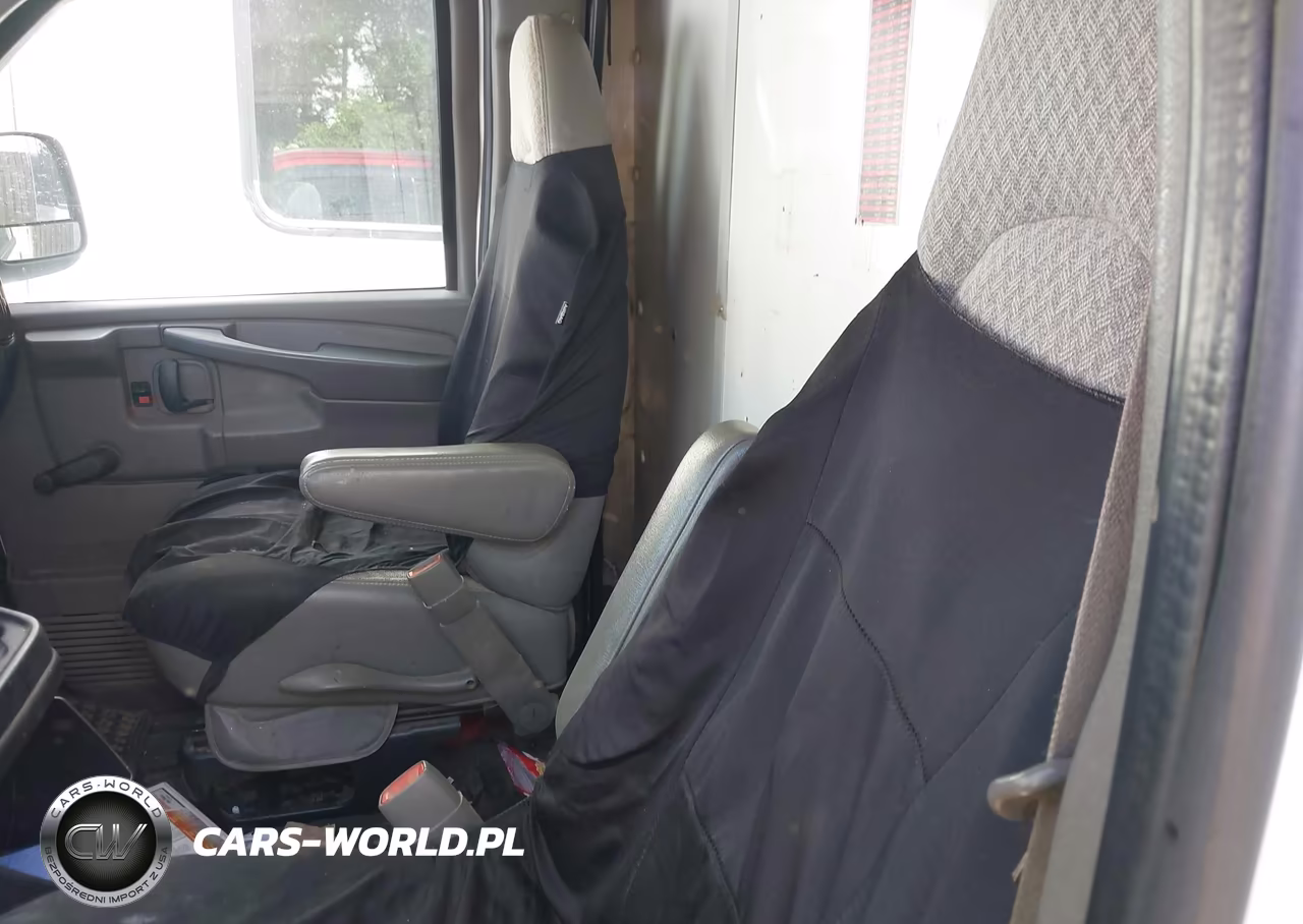 2008 Chevrolet Express Cutaway Work Van VIN:1GBHG31K681106043 - 7