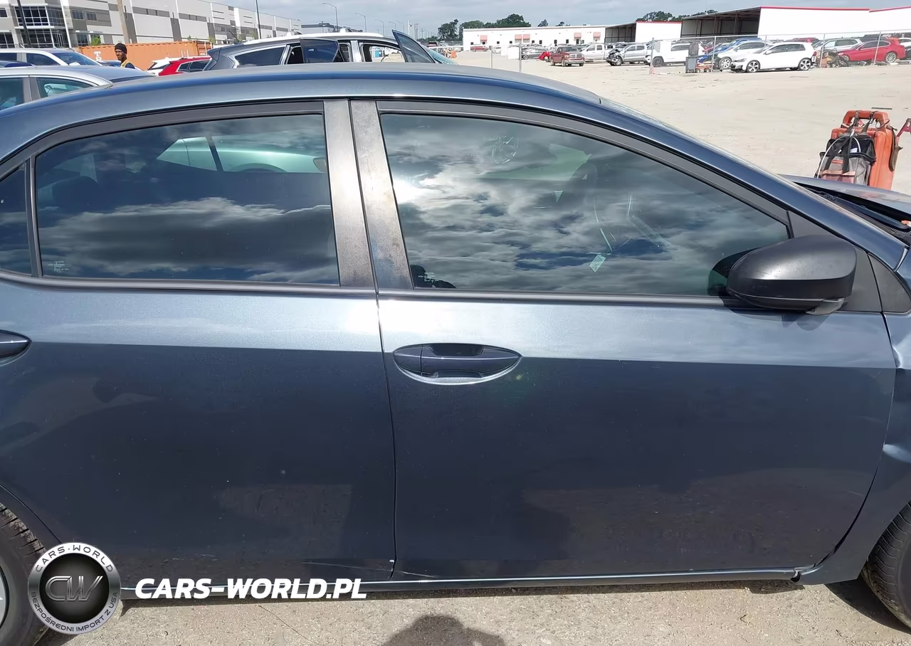 2019 Toyota Corolla Le VIN:5YFBURHE6KP887517 - 14