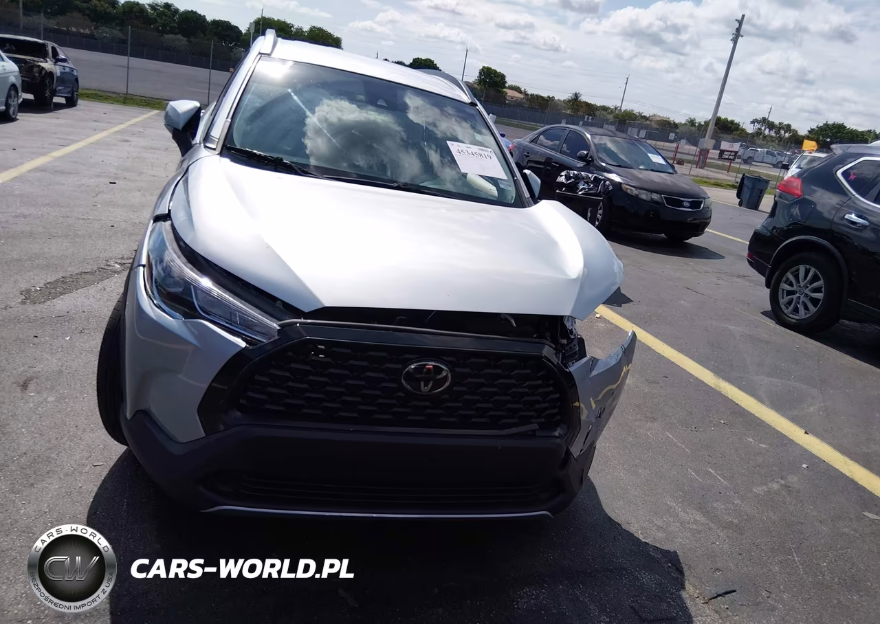 2022 Toyota Corolla Cross Le VIN:7MUCAAAG4NV007457 - 12