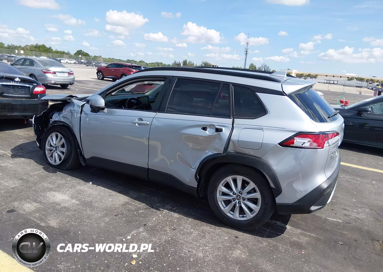 2022 Toyota Corolla Cross Le VIN:7MUCAAAG4NV007457 - 3