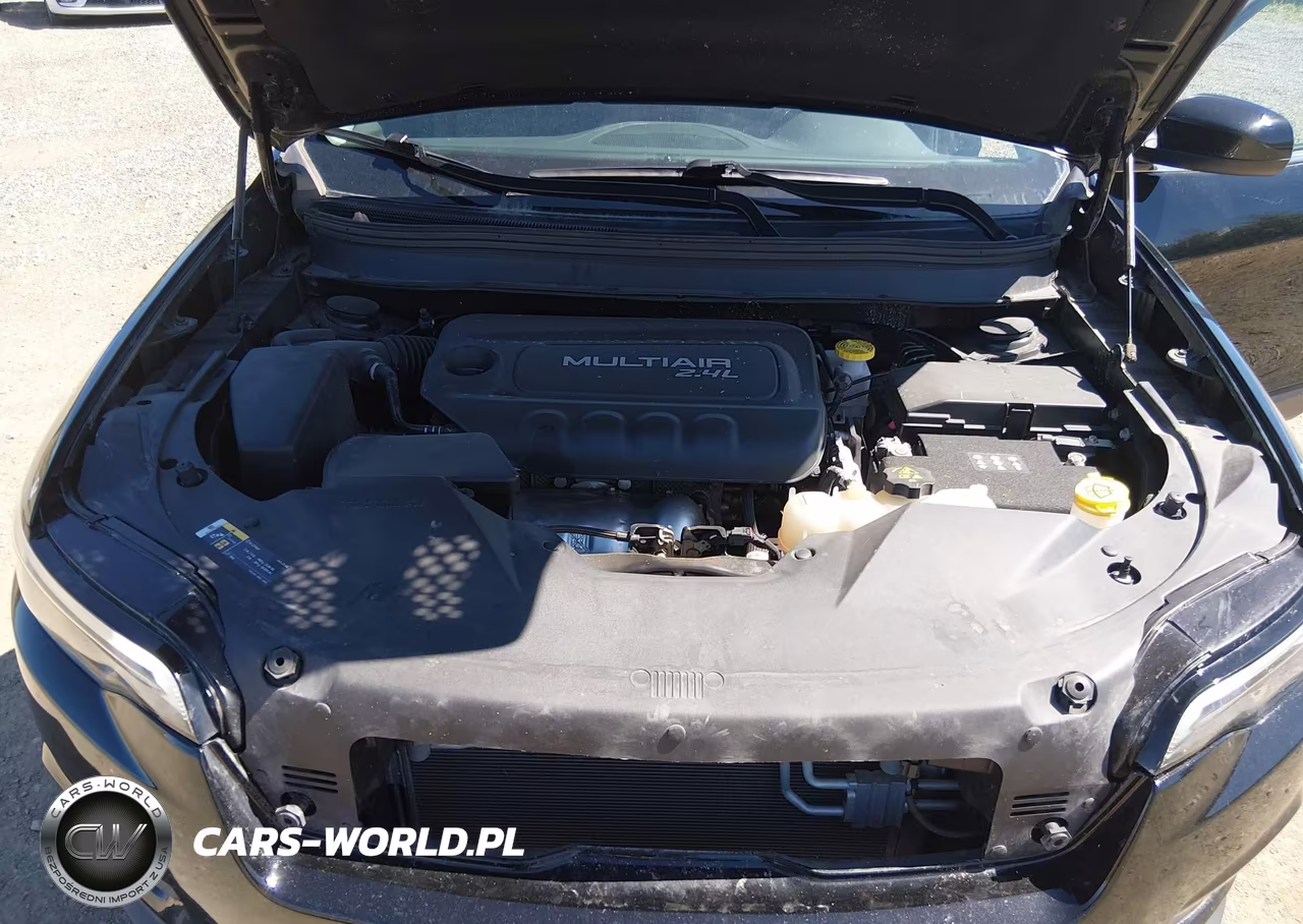 2019 Jeep Cherokee Latitude 4X4 VIN:1C4PJMCB0KD153683 - 10