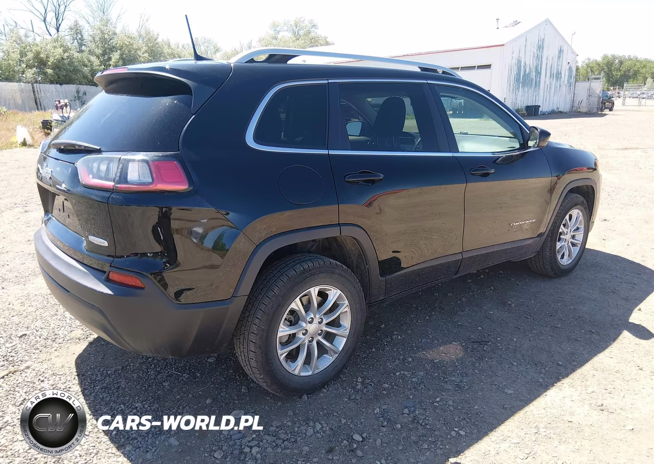 2019 Jeep Cherokee Latitude 4X4 VIN:1C4PJMCB0KD153683 - 4