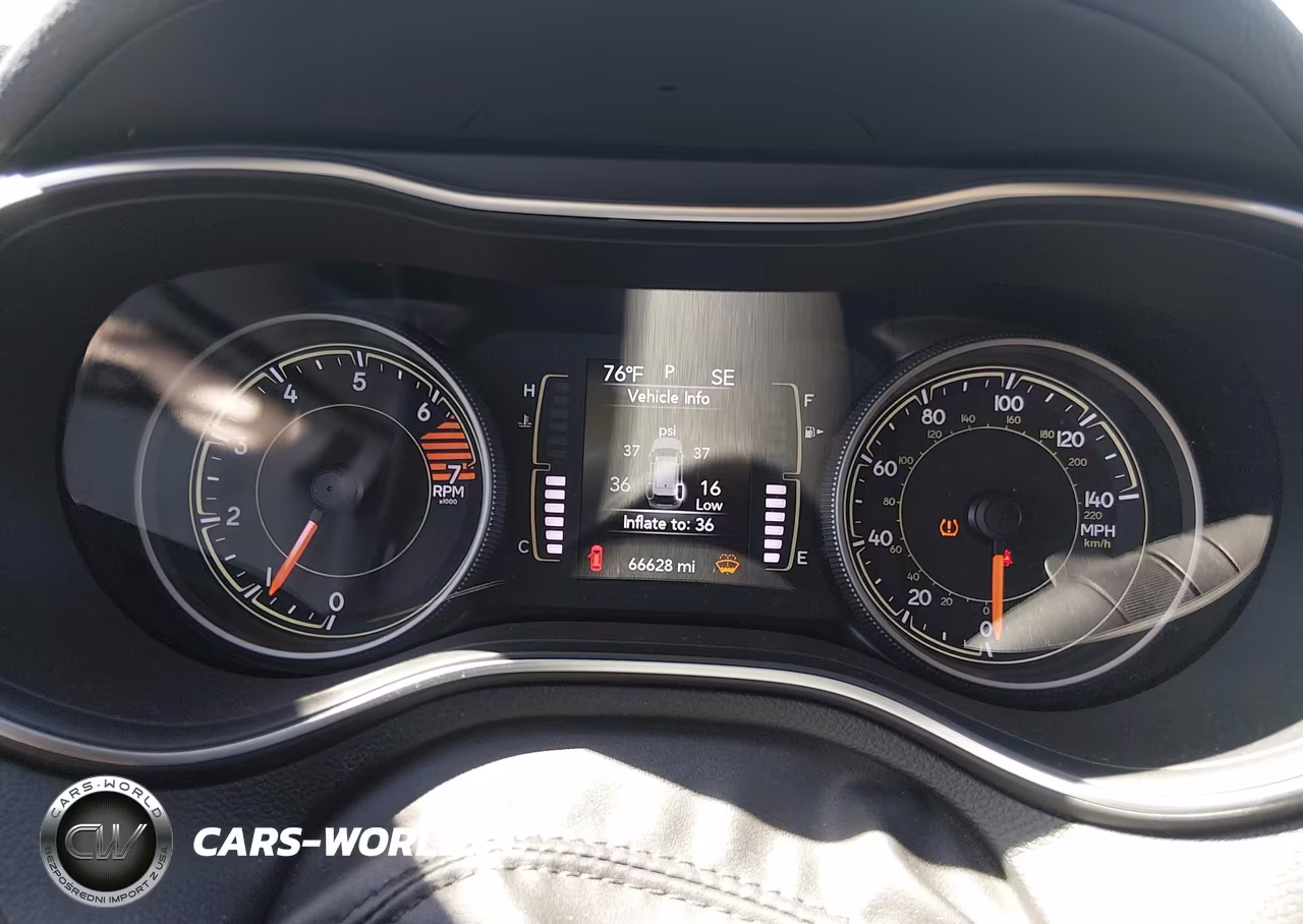 2019 Jeep Cherokee Latitude 4X4 VIN:1C4PJMCB0KD153683 - 7