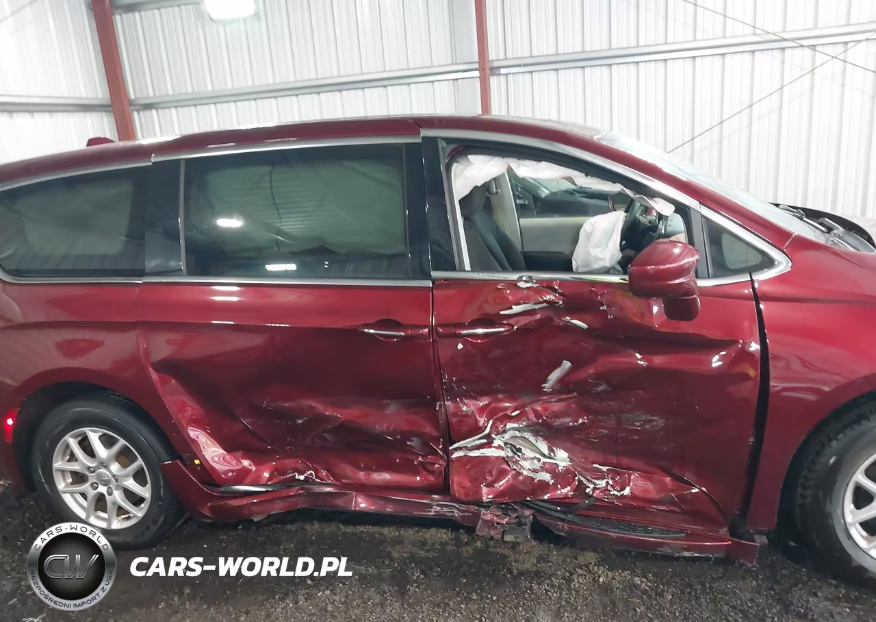 2020 Chrysler Pacifica Touring VIN:2C4RC1FG1LR233159 - 13