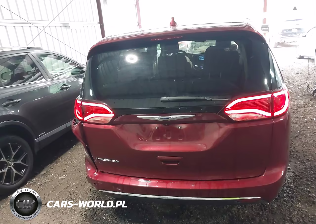 2020 Chrysler Pacifica Touring VIN:2C4RC1FG1LR233159 - 16